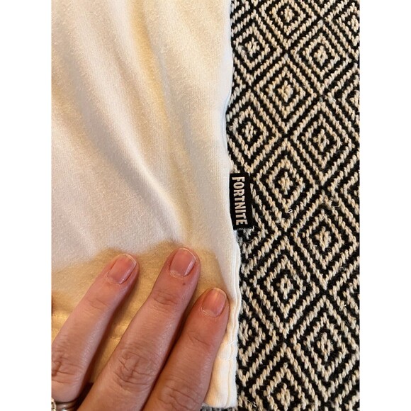 UNIQLO Fortnite Mens Graphic Tee SIZE Small LootLlama - Picture 4 of 6